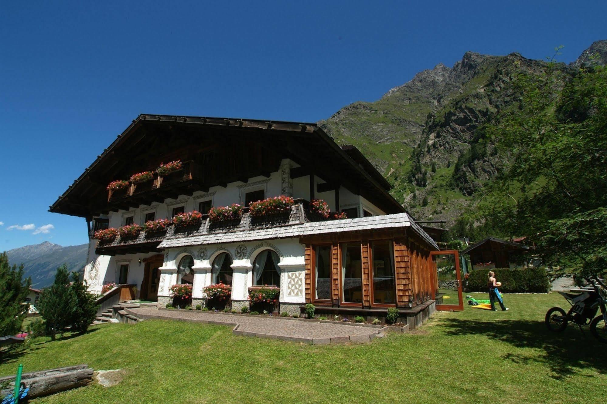 Landhaus Edelweiss Hotel Sankt Leonhard im Pitztal Exterior photo