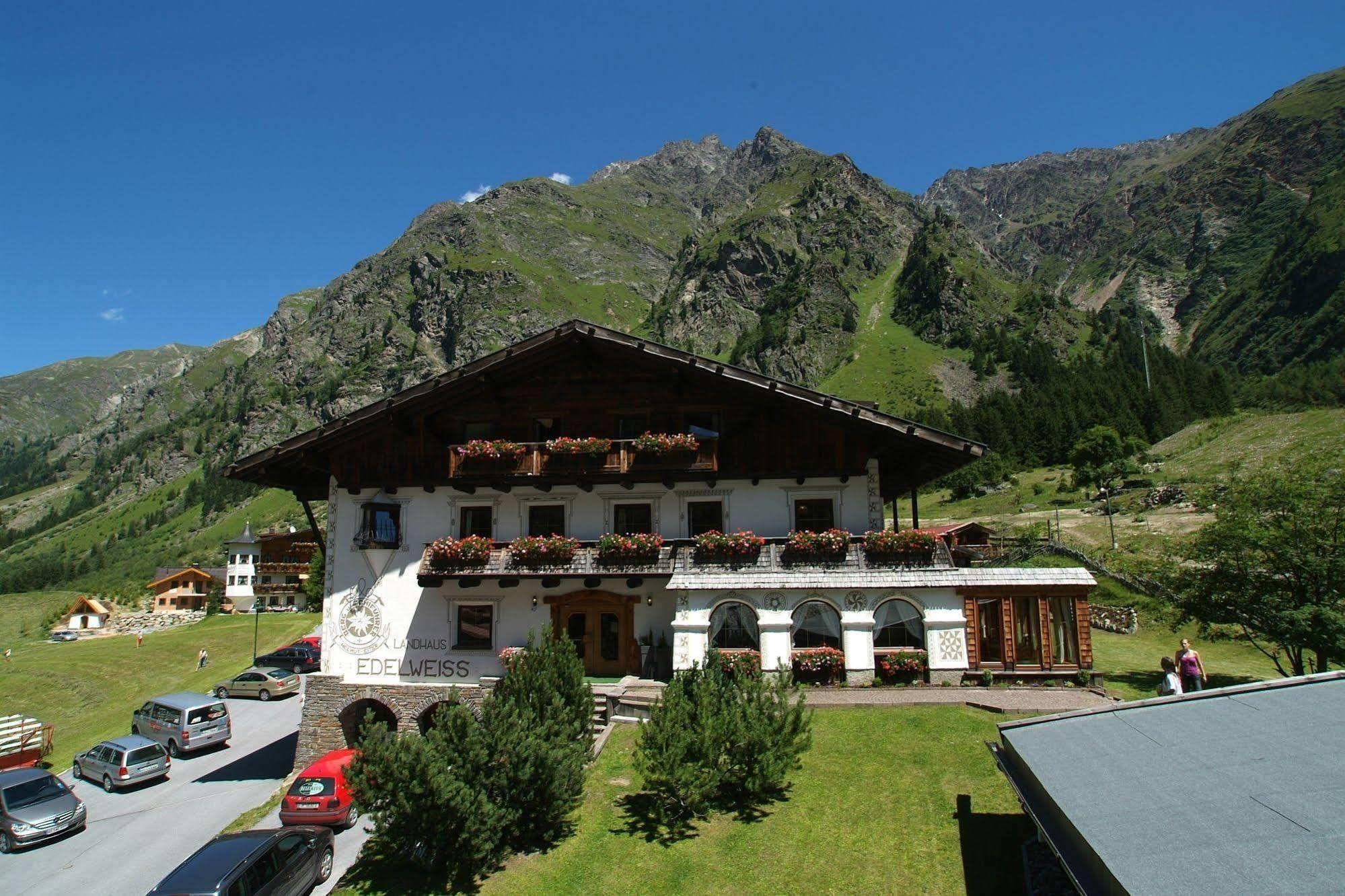 Landhaus Edelweiss Hotel Sankt Leonhard im Pitztal Exterior photo